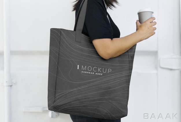 موکاپ-مدرن-و-خلاقانه-Woman-carrying-black-shopping-bag-mockup_501637957