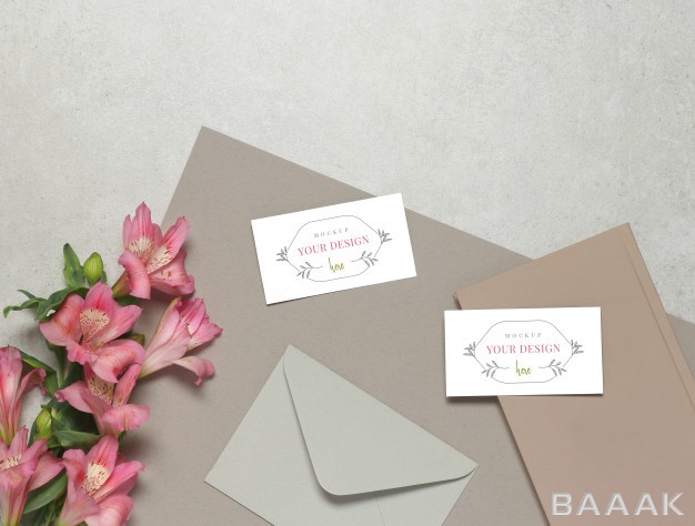 کارت-ویزیت-زیبا-و-جذاب-Mockup-business-card-grey-background-fresh-flowers-grey-envelope-pink-notes_4486580